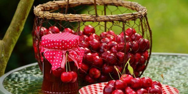 Sweet cherries jam
