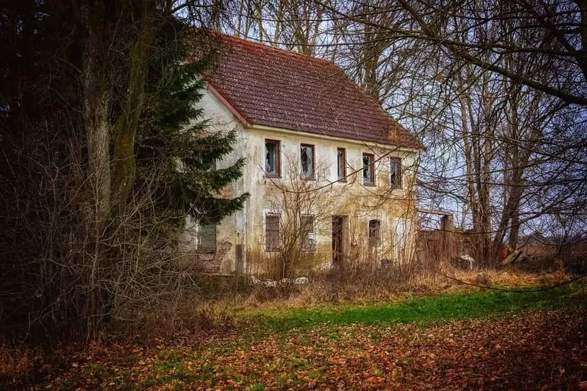 abandonded house after an EMP attack