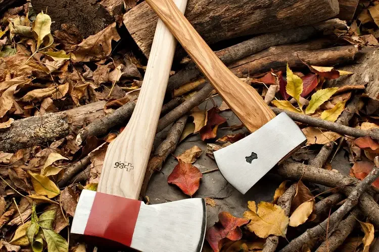 Size difference between axe and hatchet